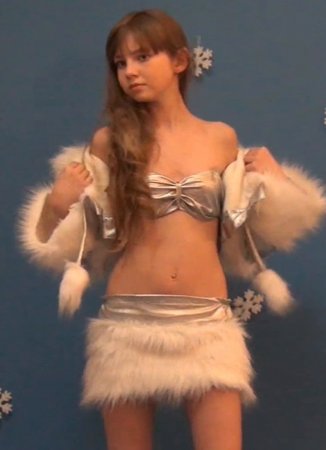Fashion-Land Bella Beauty in Fur video