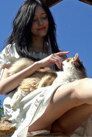 Girls Artists Story Artist and Cat 1